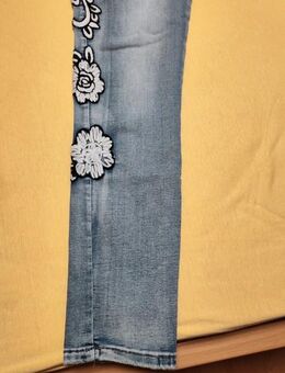 Jeans NEU Blumen - Mörfelden-Walldorf