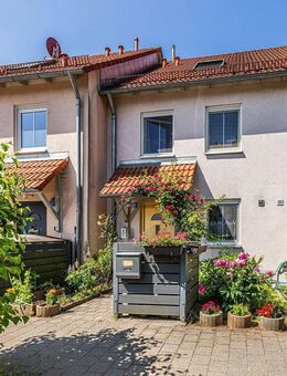 PROVISIONSFREI: gepflegtes RMH aus BJ 2000 mit Garten & Stellplätzen - Bamberg