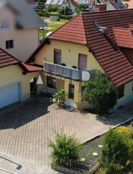 Traumhaftes Zweifamilienhaus mit Einliegerwohnung Vorbereitung, Garage und Glasfaser in Burgebrach - Burgebrach