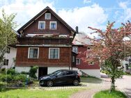 Wohnhaus mit Café am Feldberger Rathausplatz - Feldberg (Schwarzwald)