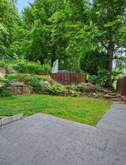 Wunderschöne 3,5-Zimmer-Wohnung mit idyllischem Garten und Terrasse sowie einem TG-Stellplatz - Weil der Stadt