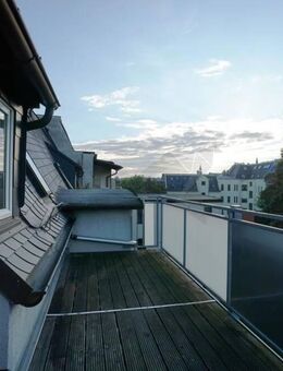 Gemütliche DG-Wohnung mit modernem Tageslichtbad und Balkon - Zwickau