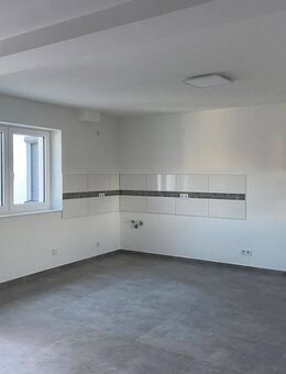 Erstbezug nach Kernsanierung! Schöne Maisonettewohnung mit Balkon und Garten. - Altrip