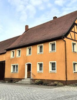 DIE INNENSTADTLAGE - denkmalgeschütztes Einfamilienhaus mit großer Scheune und ehemaligen Stallungen - Merkendorf