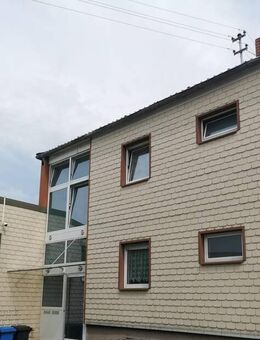 2 Familienhaus mit Büroeinheit, Garage und Parkplätzen - Ludwigshafen (Rhein)