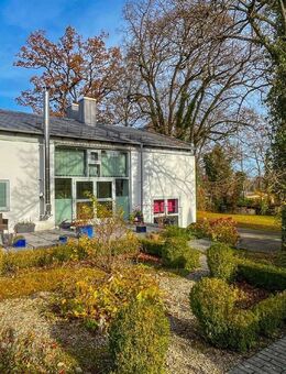 FELDAFING: SKANDINAVISCH INSPIRIERTES ARCHITEKTENHAUS IN DER VILLENKOLONIE - Feldafing