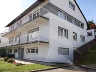 Viel Platz für zwei Generationen: Großzügiges Zweifamilienhaus in Altdorf-Pfettrach - Altdorf (Bayern)