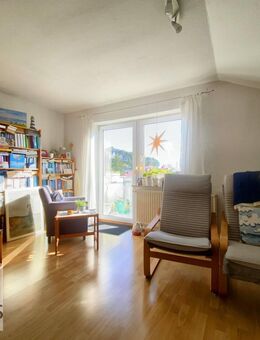 2-Zimmer-Dachgeschosswohnung mit Balkon & Tiefgaragenstellplatz - ruhig und gut gelegen - Buchen (Odenwald)