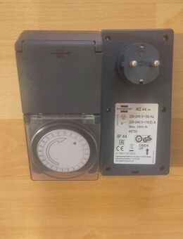 Zwei Zeitschaltuhren (Aussen) zu Verschenek - Hannover Herrenhausen-Stöcken