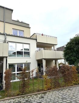 *Attraktive geräumige 3-ZKB-Wohnung mit großem Süd-Balkon mit Fahrstuhl + Tiefgarage* - Gelnhausen