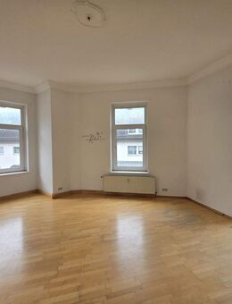 Zentrale Altbauwohnung in Hameln - großzügiger Raum trifft auf historische Eleganz. - Hameln