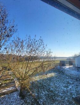 Geräumiger Altbestand mit weitläufigem Grundstück und Weitblick - Nittendorf (Markt)