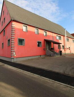 Gelegenheit: Renoviertes MFH mit 12 Zimmern, großem Grundstück und 12 Stellplätze - Steinheim (Albuch)