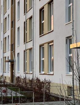 Familienfreundliche 4-Zimmer-Wohnung mit 2 Bädern u. Balkon - Berlin