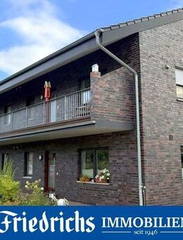 Kapitalanlage! Attraktive OG-Wohnung (2 ZKB) mit Carport-Stellplatz in zentraler Lage in Edewecht - Edewecht