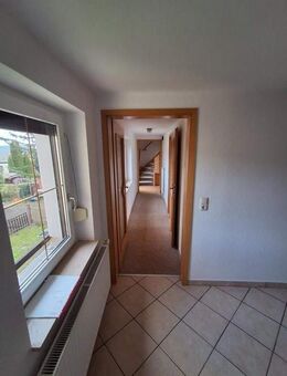 Objekt-Nr.: 13425 - Gemütliches Einfamilienhaus DHH mit 2 Garagen, Werkstatt und Schuppen in Theuma - Theuma