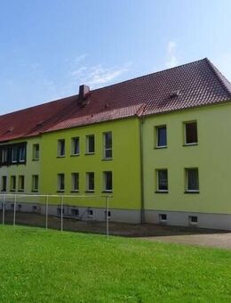 **attraktive 2-Raum WE** mit Küche ;-) - Fraureuth