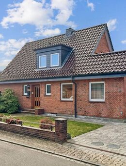 Einfamilienhaus mit Einliegerwohnung und viel Potenzial in ruhiger Lage von Büdelsdorf - Büdelsdorf