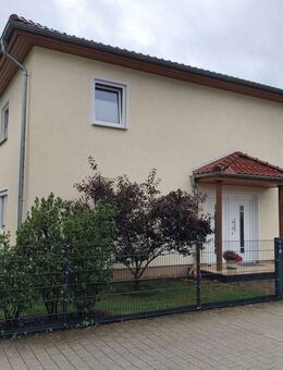 Einfamilienhaus mit Einliegerwohnung im Villenpark Groß Glienicke im Norden Potsdams - Potsdam