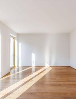 BRIGHT // Teilmöblierte lichtdurchflutete 2-Zimmer-Wohnung mit Balkon - München