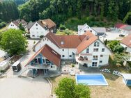 Schönes MFH mit 4 Wohneinheiten mit Pool und Anbau, Reitstall und Koppel in schöner Lage in Hasberg - Kirchheim (Schwaben)