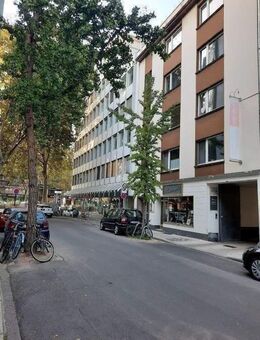 *** Stadtmitte *** helle, großzügig geschnittene 3 Zi. Whg. - Düsseldorf