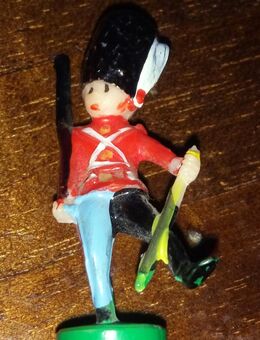 Ü Ei Figur Gardegrenadier mit Stab (defekt) von 1977 - Essen