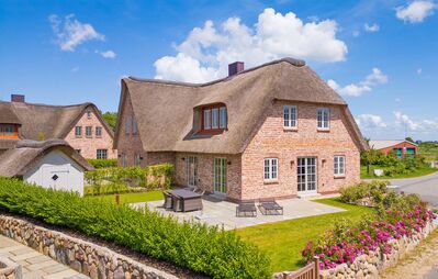 Modernes Ferienhaus unter Reet