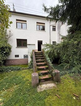 1-2 Familienhaus Wohnhaus mit Entwicklungsmöglichkeiten in 66787 Hostenbach - Wadgassen