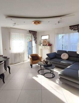 Hochwertig modernisierte 2,5-ZW mit Balkon, EBK u. TG-Platz! - Calw