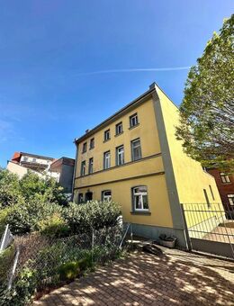 Stylische 2 Raum Wohnung im Dachgeschoss mit Wohnküche, Balkon & PKW Stellplatz - Weimar