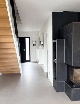 Exquisites, bezugsfreies EFH - Neubau mit Top-Ausstattung, Luxusküche, Wellnessbad, PV & Wärmepumpe, Batteriespeicher, Garten und Terrasse - Rehau