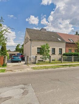 Massiv errichtete Doppelhaushälfte mit Garage, Nebengelass und Garten - Wriezen