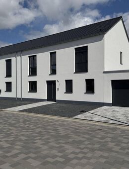 Top moderner Neubau inkl. hochwertigem Innenausbau - Doppelhaus mit Garten & effizienter Wärmepumpe - Heinsberg