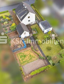 Großzügiges, sonnenverwöhntes Grundstück mit Zweifamilienhaus für kreative Sanierer. - Bergisch Gladbach