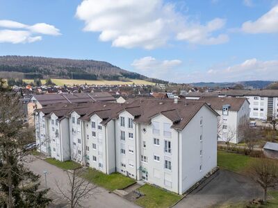TOP-gepflegte 3,5-Zimmer Wohnung mit Ausblick, Balkon und Stellplatz