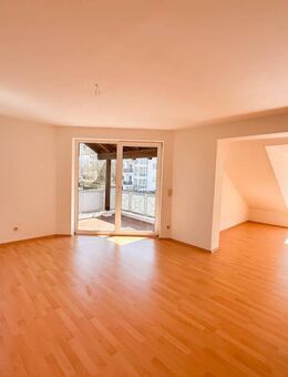 Lichtdurchflutete Dachgeschosswohnung mit Balkon und Garage! - Coburg