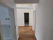 Gemütliche, helle Dachgeschoss-Wohnung - komplett saniert mit Einbauküche - Duisburg