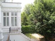Harvestehuder Spitzenlage: Hochparterre mit Souterrain und eigenem Garten, ideal als Wohnbüro/Praxis/Atelier - Hamburg