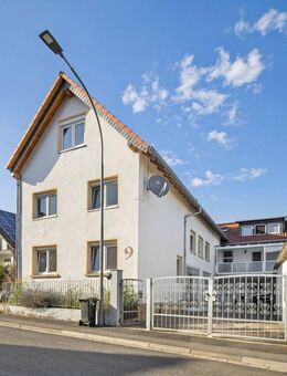 Großes Haus mit 9 Zimmern: Viel Fläche, attraktiver Preis, zentral in Butzbach/Nieder-Weisel gelegen - Butzbach (Friedrich-Ludwig-Weidig-Stadt)