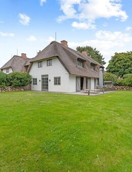 Modernes Wohnen unter Reet - genehmigte Ferienvermietung & ruhiger Garten - Sylt