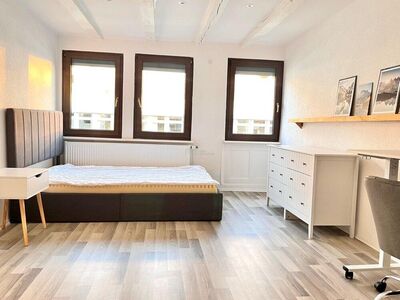 WG-Geeignet * Möblierte u. Modernisierte 4,5-Zimmer Wohnung im Herzen von Stuttgart *