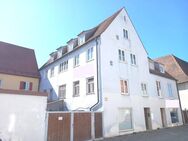 Interessantes Mehrfamilienhaus mit zwei Höfen, Doppelgarage und Dachterrasse - Nördlingen