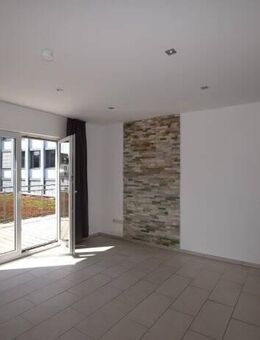 Zentrale Wohnung (WG geeignet) im Dachgeschoss mit Balkon und Terrasse - Bielefeld