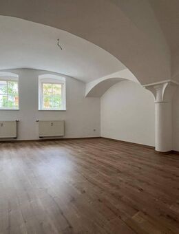 helle 2 Zimmer-Wohnung in zentraler Lage von Naumburg - Naumburg (Saale)