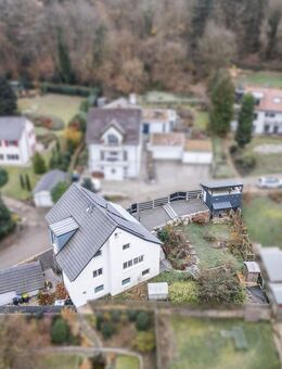Familienleben mit Ausblick, viel Raum, Einliegerwohnung und drei Garagenplätzen ++ Hohe Energieeffizienz! - Badenweiler