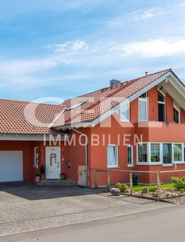 Traumhaftes Einfamilienhaus mit sehr gepflegtem Garten und Doppelgarage in Aholfing - Aholfing
