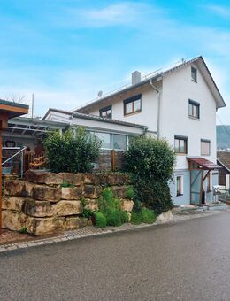 Viel Platz für die ganze Familie: Charmantes Ein- bis Zweifamilienhaus in Horb-Dettingen - Horb (Neckar)