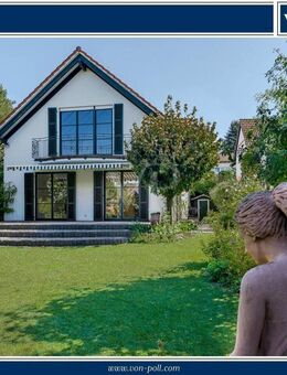 Bestlage: Stilvolles Doppelhaus mit schönem Garten, viel Privatsphäre und Doppelcarport - Wehrheim