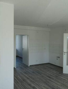 Moderne helle 2 Raumwohnung mit Tageslichtbad und offener Küche - Mücheln (Geiseltal)